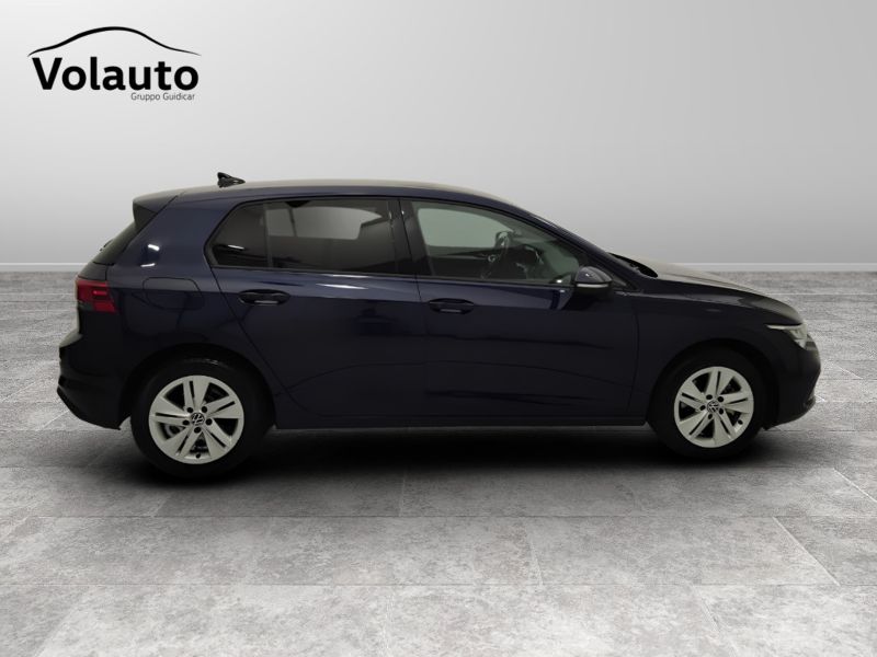 GuidiCar - VOLKSWAGEN Golf 2022 Golf 1.5 tgi Life 130cv Usato