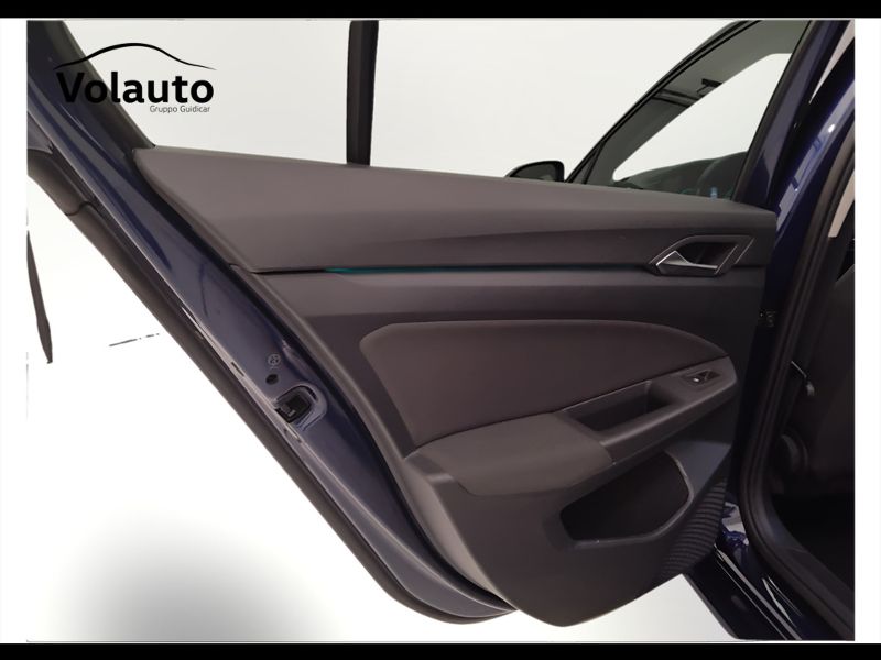 GuidiCar - VOLKSWAGEN Golf 2022 Golf 1.5 tgi Life 130cv Usato