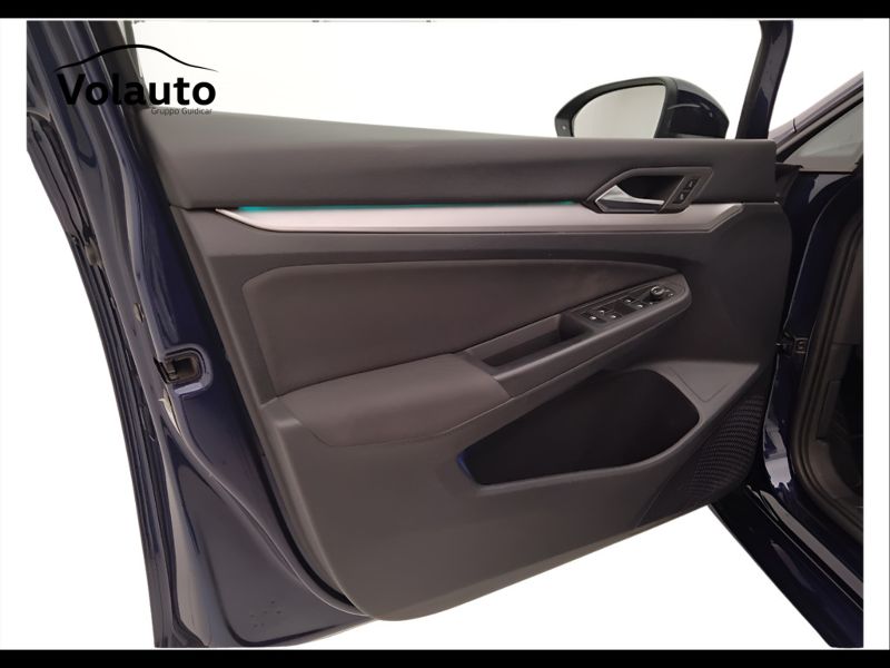 GuidiCar - VOLKSWAGEN Golf 2022 Golf 1.5 tgi Life 130cv Usato