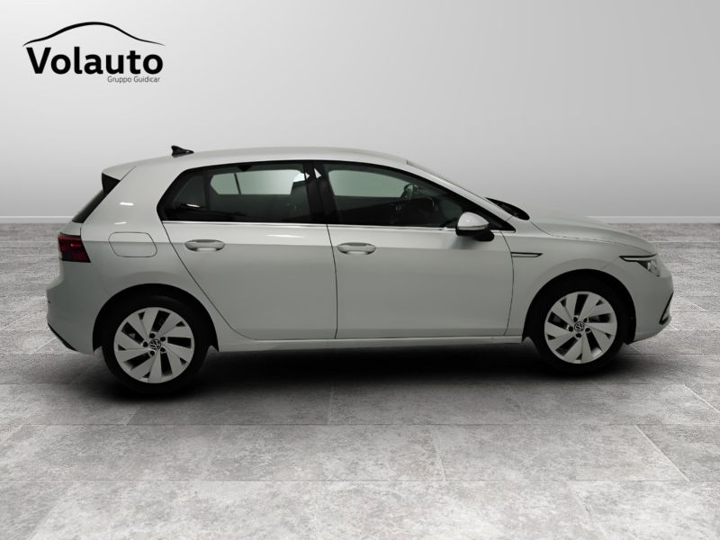 GuidiCar - VOLKSWAGEN Golf 2022 Golf 1.5 tgi Style 130cv Usato