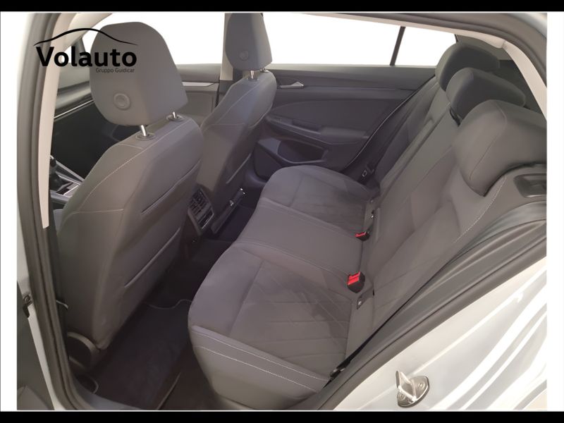 GuidiCar - VOLKSWAGEN Golf 2022 Golf 1.5 tgi Style 130cv Usato