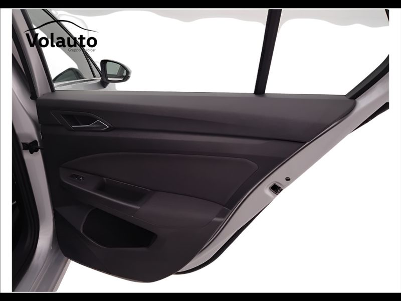 GuidiCar - VOLKSWAGEN Golf 2022 Golf 1.5 tgi Style 130cv Usato