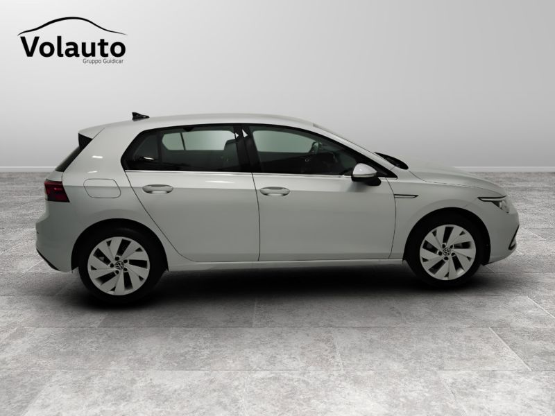 GuidiCar - VOLKSWAGEN Golf 2022 Golf 1.5 tgi Style 130cv Usato