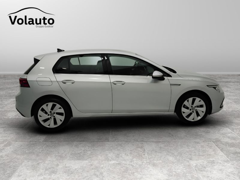 GuidiCar - VOLKSWAGEN Golf 2022 Golf 1.5 tgi Style 130cv Usato