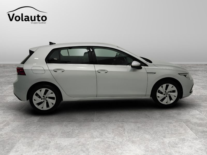 GuidiCar - VOLKSWAGEN Golf 2022 Golf 1.5 tgi Style 130cv Usato