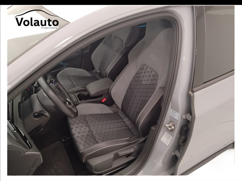 GuidiCar - VOLKSWAGEN Golf 2022 Golf 1.5 tsi evo act R-Line 130cv Usato