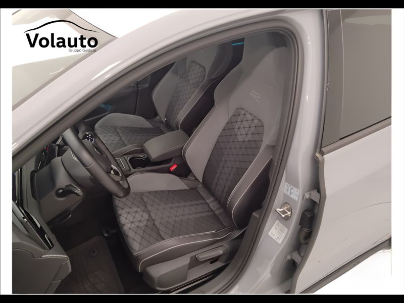 GuidiCar - VOLKSWAGEN Golf 2022 Golf 1.5 tsi evo act R-Line 130cv Usato