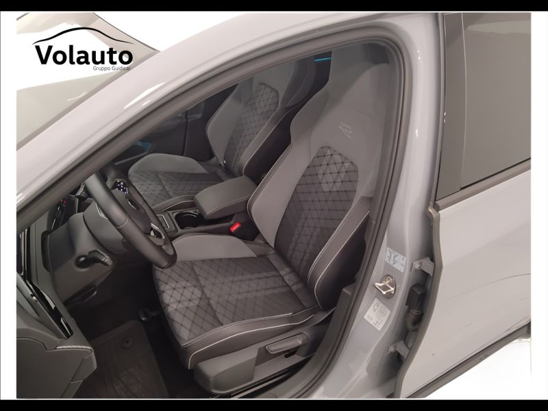 GuidiCar - VOLKSWAGEN Golf 2022 Golf 1.5 tsi evo act R-Line 130cv Usato