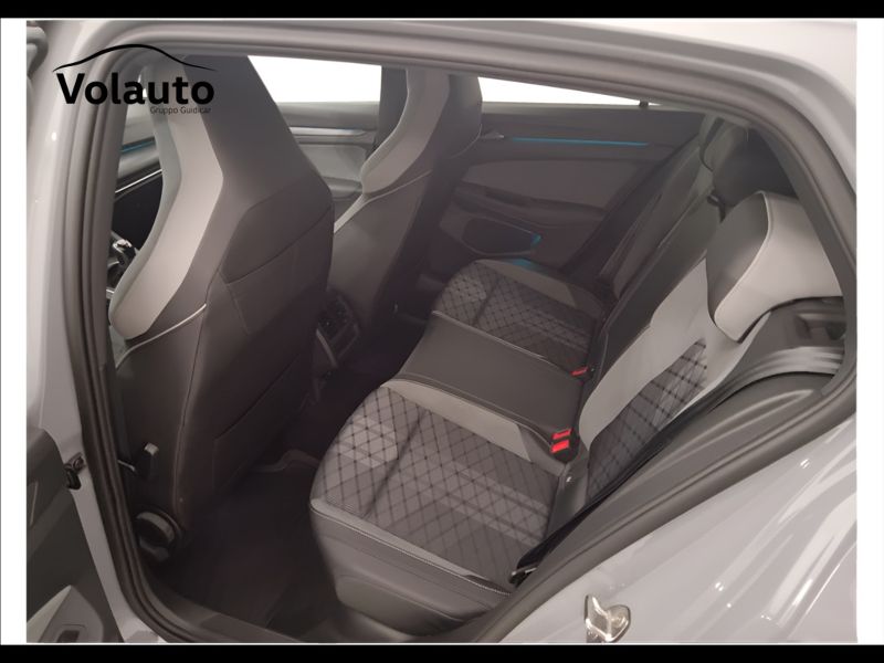 GuidiCar - VOLKSWAGEN Golf 2022 Golf 1.5 tsi evo act R-Line 130cv Usato