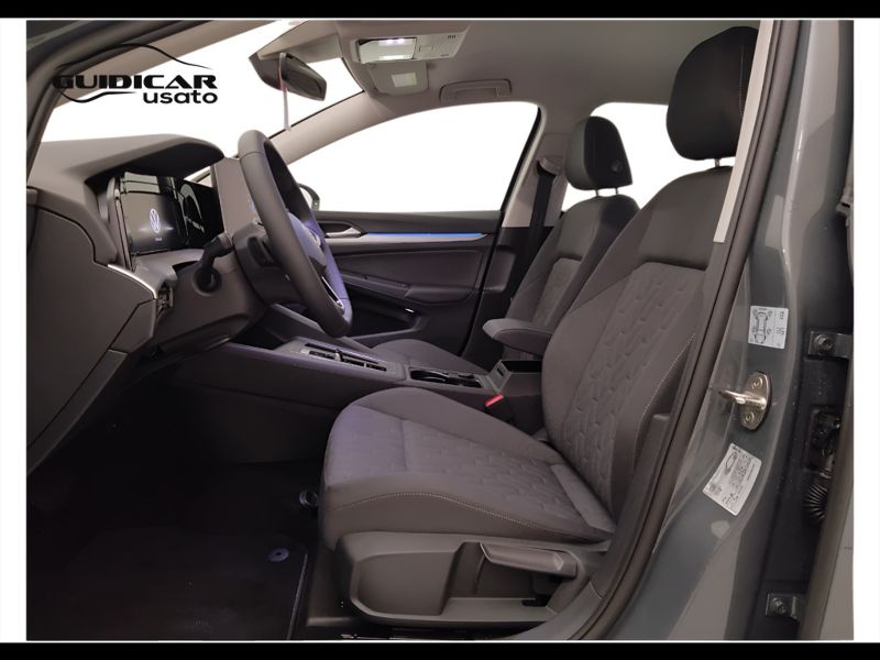 GuidiCar - VOLKSWAGEN Golf 2024 Golf Variant 1.5 etsi Life 115cv dsg Aziendale