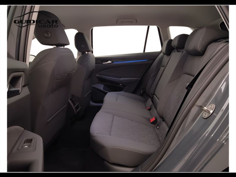 GuidiCar - VOLKSWAGEN Golf 2024 Golf Variant 1.5 etsi Life 115cv dsg Aziendale