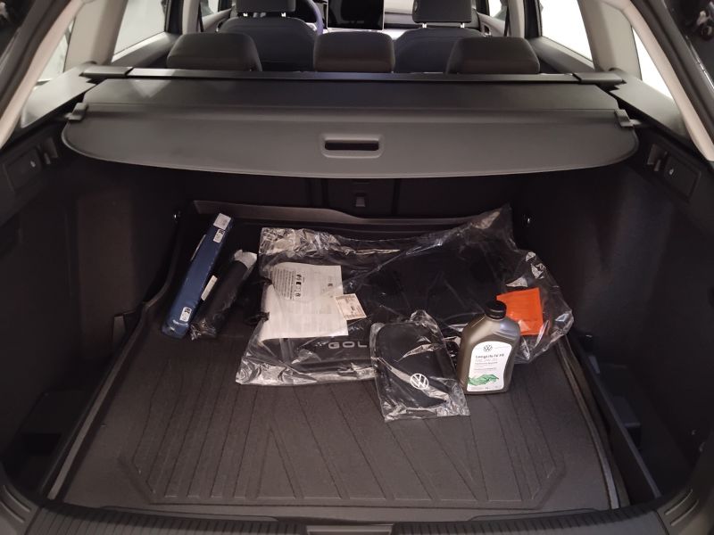 GuidiCar - VOLKSWAGEN Golf 2024 Golf Variant 1.5 etsi Life 115cv dsg Aziendale