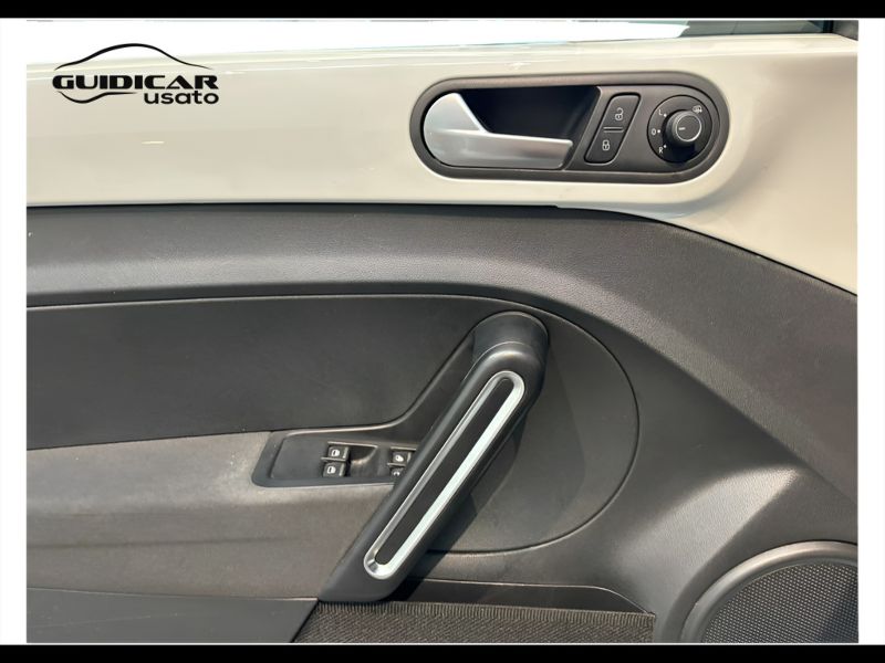 GuidiCar - VOLKSWAGEN Maggiolino 2014 Maggiolino Cabrio 1.2 tsi Design Usato
