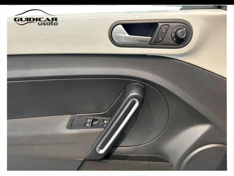 GuidiCar - VOLKSWAGEN Maggiolino 2014 Maggiolino Cabrio 1.2 tsi Design Usato