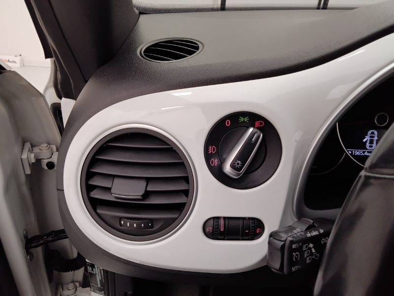 GuidiCar - VOLKSWAGEN Maggiolino 2016 Maggiolino - Maggiolino Cabrio 2.0 TDI Design BlueMotion Tec Usato