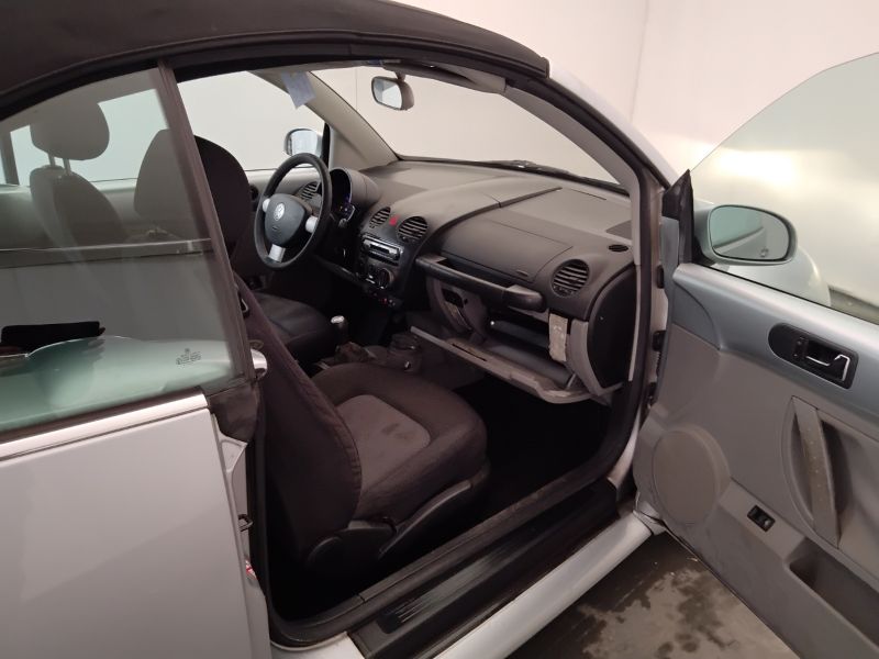 GuidiCar - VOLKSWAGEN Maggiolino 2004 New Beetle Cabrio 1.6 Usato