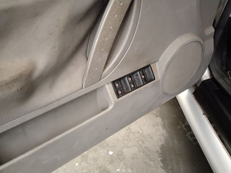 GuidiCar - VOLKSWAGEN Maggiolino 2004 New Beetle Cabrio 1.6 Usato
