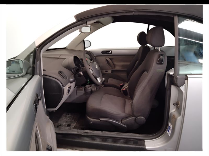 GuidiCar - VOLKSWAGEN Maggiolino 2004 New Beetle Cabrio 1.6 Usato