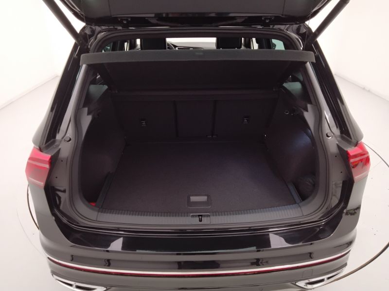 GuidiCar - VOLKSWAGEN Tiguan 2023 Tiguan 2.0 tdi scr R-Line 4motion 200cv dsg Aziendale