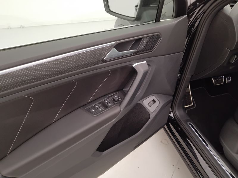 GuidiCar - VOLKSWAGEN Tiguan 2023 Tiguan 2.0 tdi scr R-Line 4motion 200cv dsg Aziendale