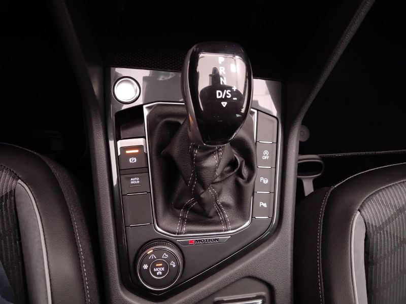 GuidiCar - VOLKSWAGEN Tiguan 2023 Tiguan 2.0 tdi scr R-Line 4motion 200cv dsg Aziendale