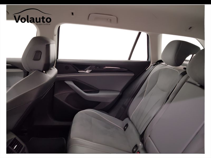 GuidiCar - VOLKSWAGEN Passat 2024 Passat 2.0 tdi scr Business 150cv dsg Usato