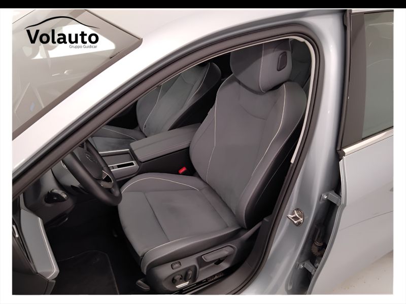 GuidiCar - VOLKSWAGEN Passat 2024 Passat 2.0 tdi scr Business 150cv dsg Usato