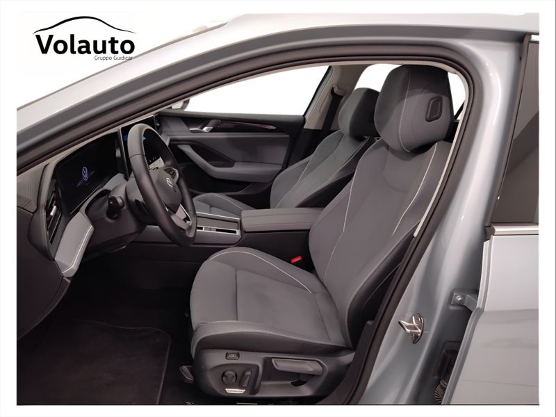 GuidiCar - VOLKSWAGEN Passat 2024 Passat 2.0 tdi scr Business 150cv dsg Usato