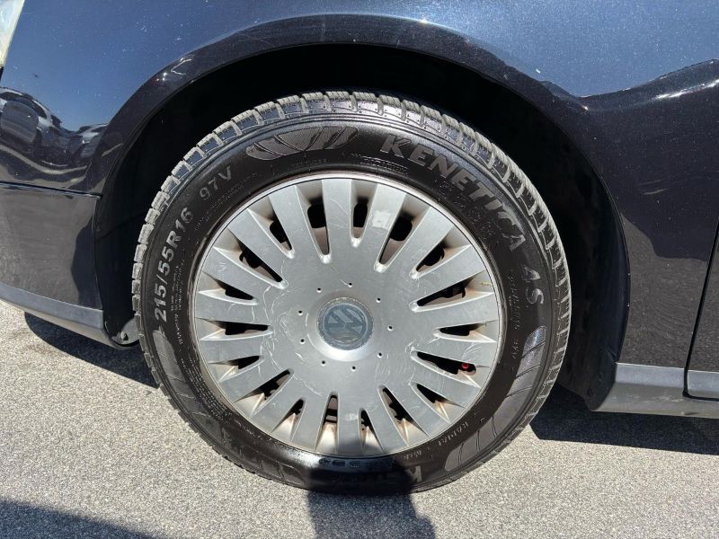 GuidiCar - VOLKSWAGEN Passat 2008 Passat Variant 2.0 tdi Comfortline Dpf Usato