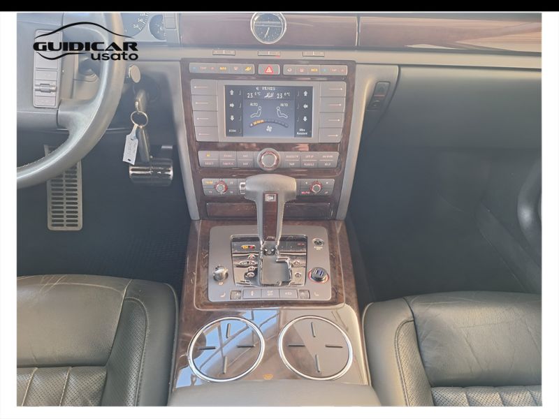 GuidiCar - VOLKSWAGEN Phaeton 2008 Phaeton 3.0 V6 tdi 4motion 233cv 4p.ti tiptronic dpf Usato