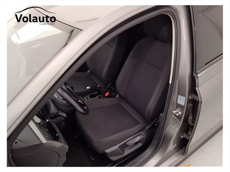 GuidiCar - VOLKSWAGEN Polo 2021 Polo 1.0 tsi R-Line 95cv Usato