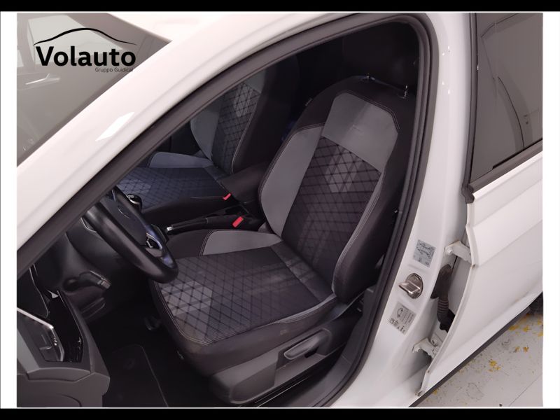 GuidiCar - VOLKSWAGEN Polo 2021 Polo 1.0 tsi R-Line 95cv Usato
