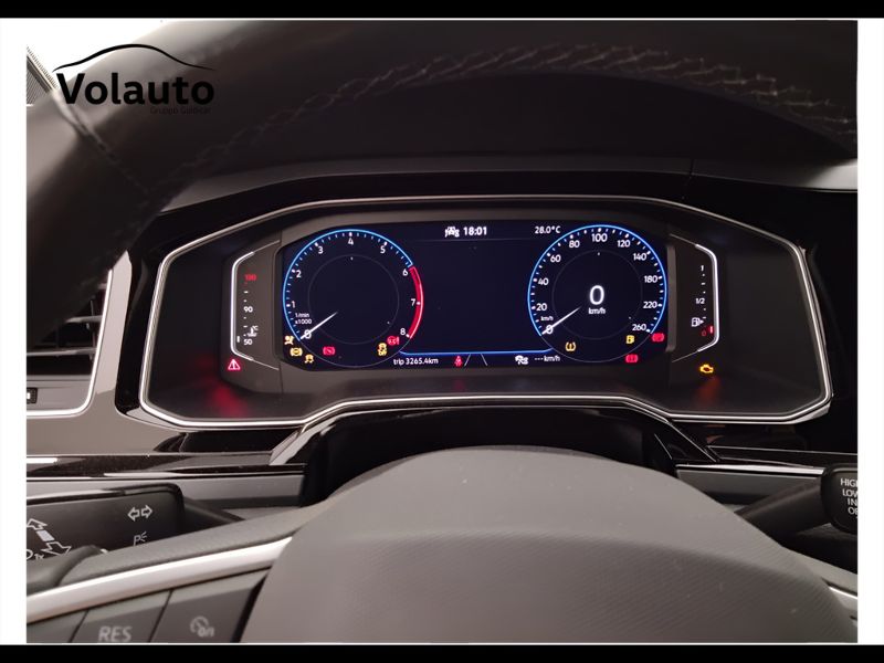 GuidiCar - VOLKSWAGEN Polo 2022 Polo 1.0 tsi R-Line 95cv Usato