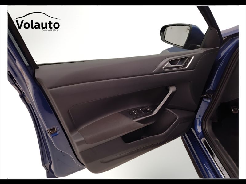 GuidiCar - VOLKSWAGEN Polo 2022 Polo 1.0 tsi R-Line 95cv Usato