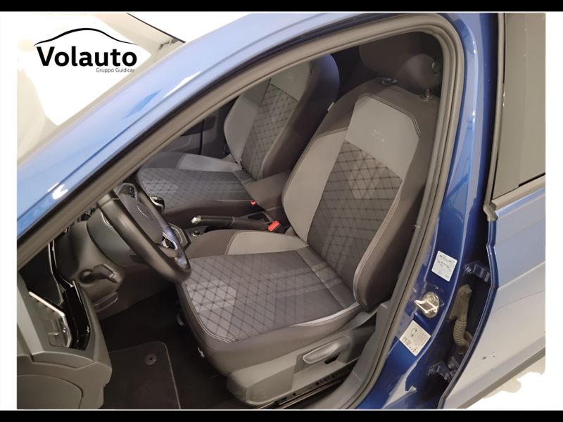 GuidiCar - VOLKSWAGEN Polo 2022 Polo 1.0 tsi R-Line 95cv Usato