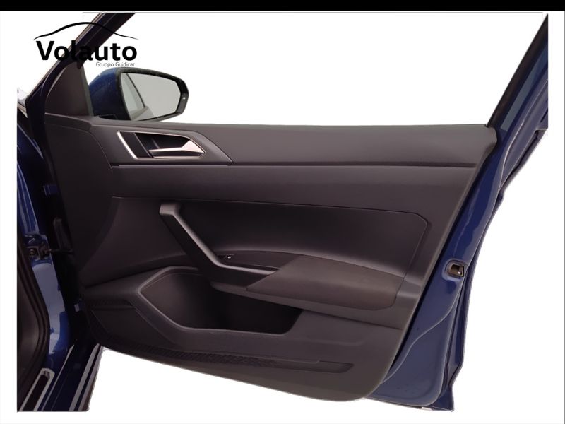 GuidiCar - VOLKSWAGEN Polo 2022 Polo 1.0 tsi R-Line 95cv Usato