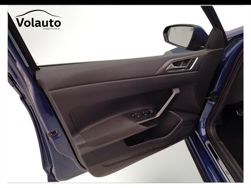 GuidiCar - VOLKSWAGEN Polo 2022 Polo 1.0 tsi R-Line 95cv Usato