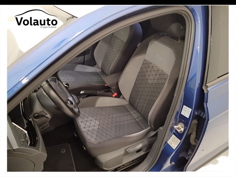 GuidiCar - VOLKSWAGEN Polo 2022 Polo 1.0 tsi R-Line 95cv Usato
