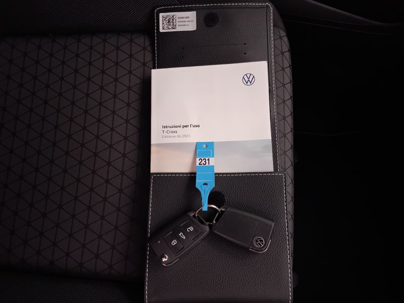 GuidiCar - VOLKSWAGEN T-Cross 2021 T-Cross 1.0 tsi Sport 95cv Usato