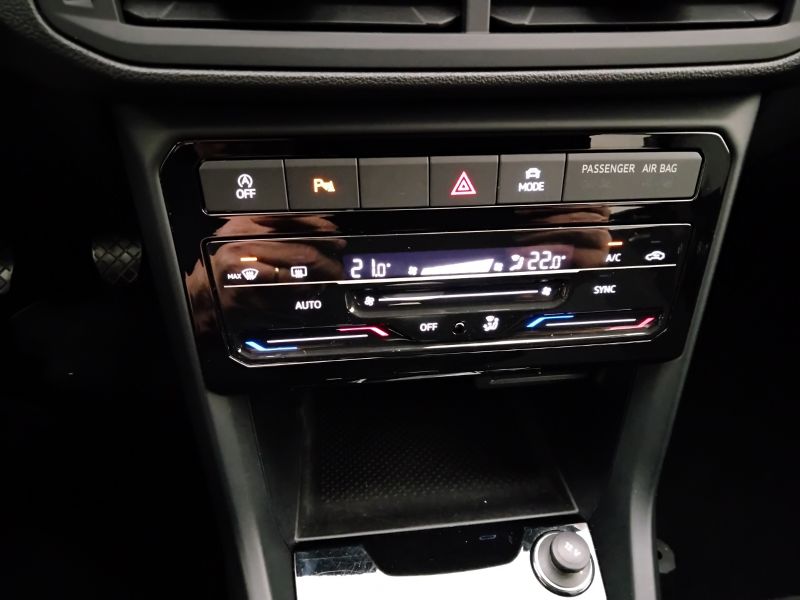 GuidiCar - VOLKSWAGEN T-Cross 2022 T-Cross 1.0 tsi Sport 110cv Usato