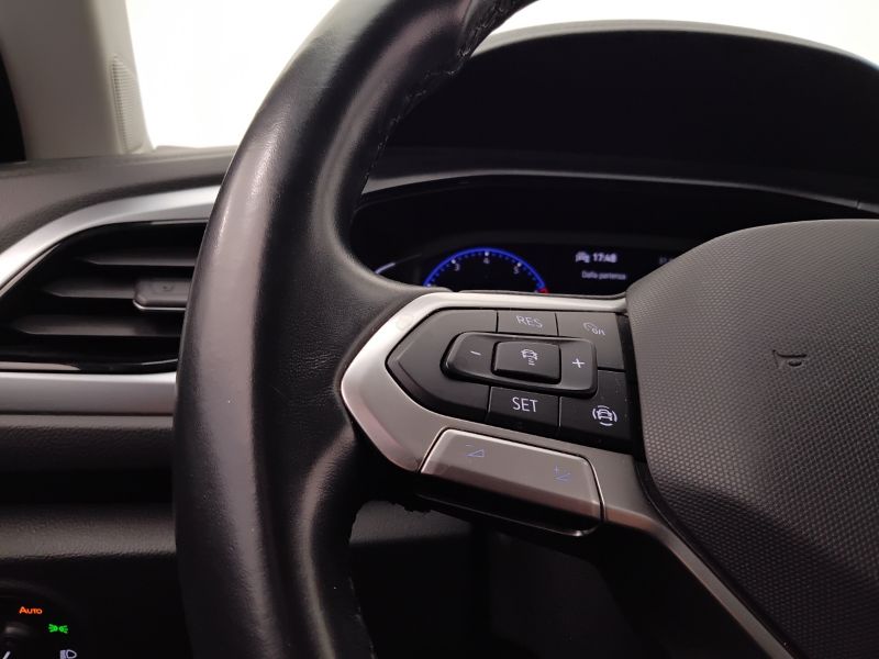 GuidiCar - VOLKSWAGEN T-Roc 2022 T-Roc 1.0 tsi Life Usato