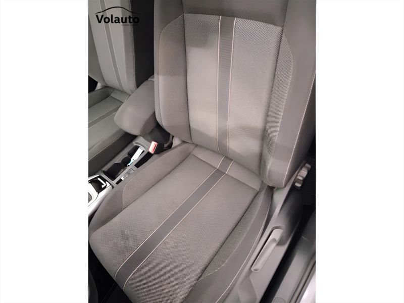 GuidiCar - VOLKSWAGEN T-Roc 2022 T-Roc 1.0 tsi Life Usato