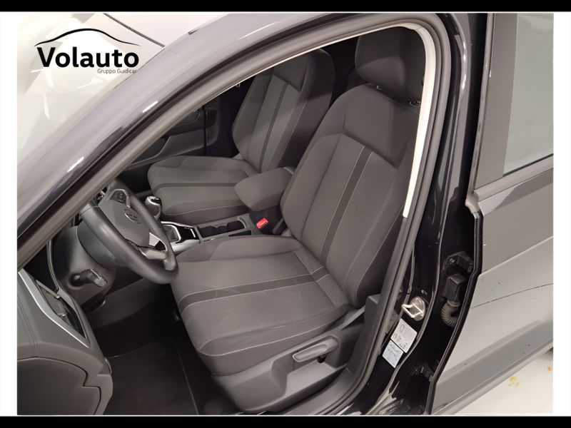 GuidiCar - VOLKSWAGEN T-Roc 2022 T-Roc 1.0 tsi Life Usato