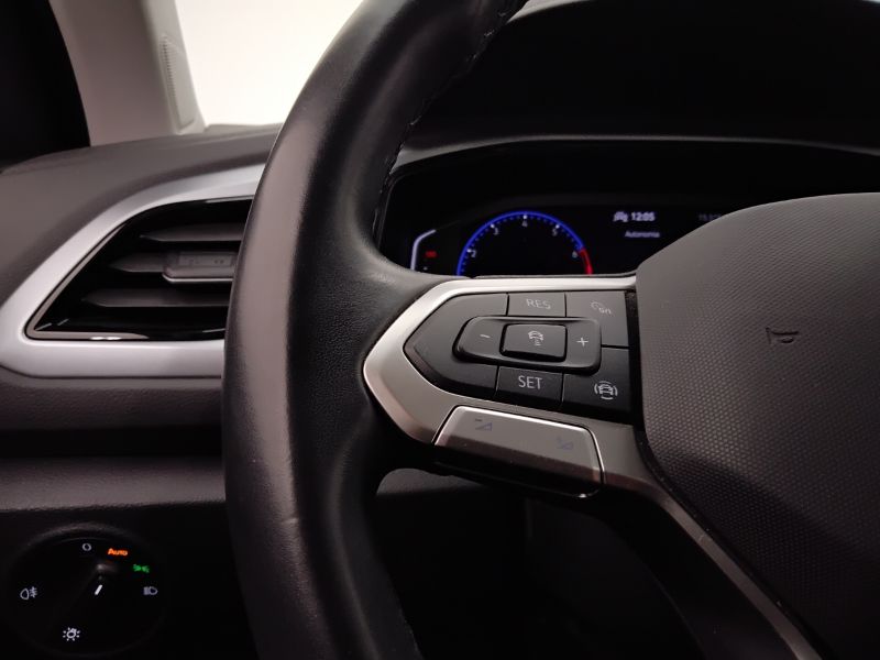 GuidiCar - VOLKSWAGEN T-Roc 2022 T-Roc 1.0 tsi Life Usato