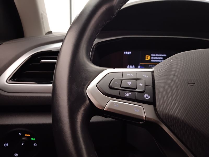GuidiCar - VOLKSWAGEN T-Roc 2022 T-Roc 1.0 tsi Life Usato