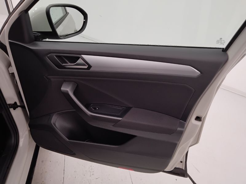 GuidiCar - VOLKSWAGEN T-Roc 2022 T-Roc 1.0 tsi Life Usato