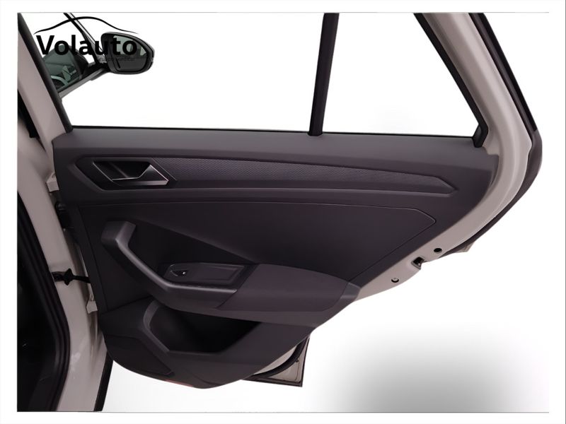 GuidiCar - VOLKSWAGEN T-Roc 2023 T-Roc 1.0 tsi Life Usato