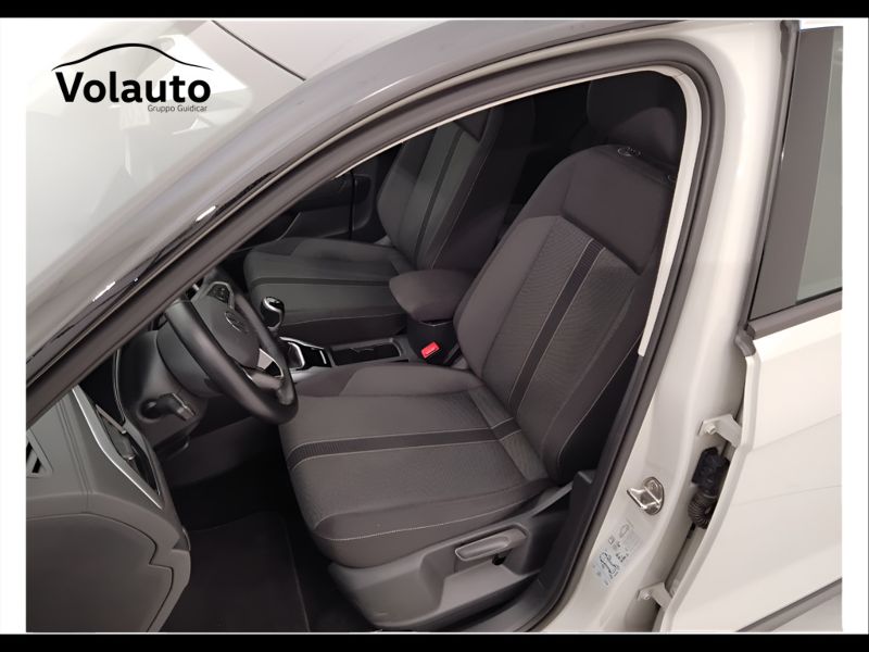 GuidiCar - VOLKSWAGEN T-Roc 2023 T-Roc 1.0 tsi Life Usato