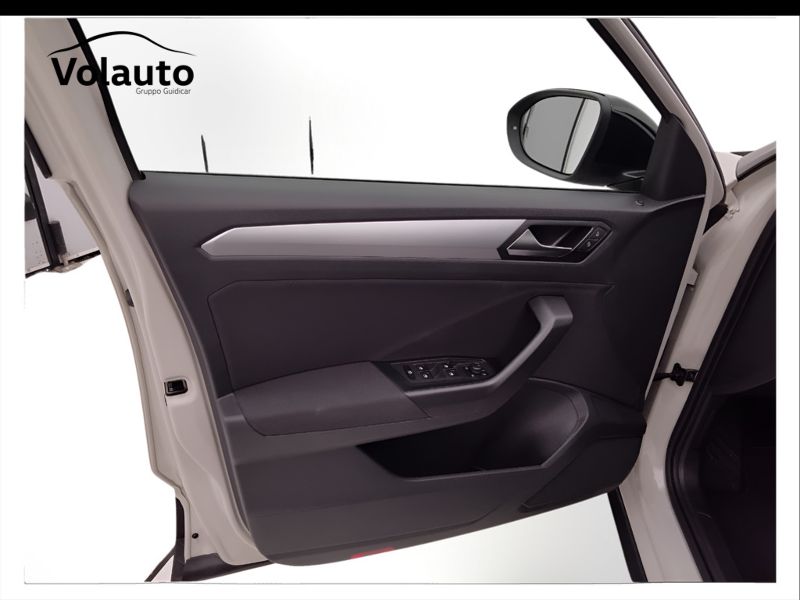 GuidiCar - VOLKSWAGEN T-Roc 2023 T-Roc 1.0 tsi Life Usato
