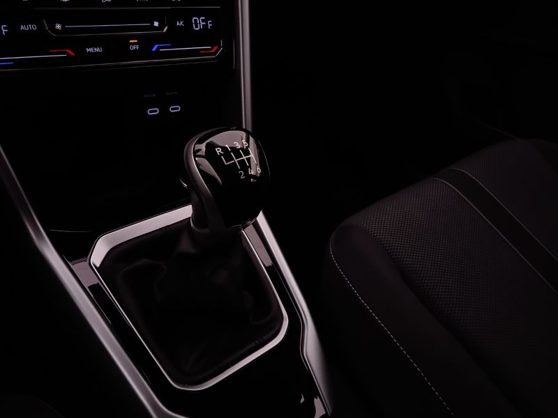 GuidiCar - VOLKSWAGEN T-Roc 2023 T-Roc 1.0 tsi Life Usato